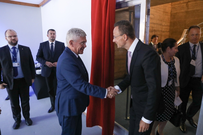 Karczewski i Szijjarto dyskutowali m.in. o bezpieczeństwie i konkurencyjności w Europie - GospodarkaMorska.pl