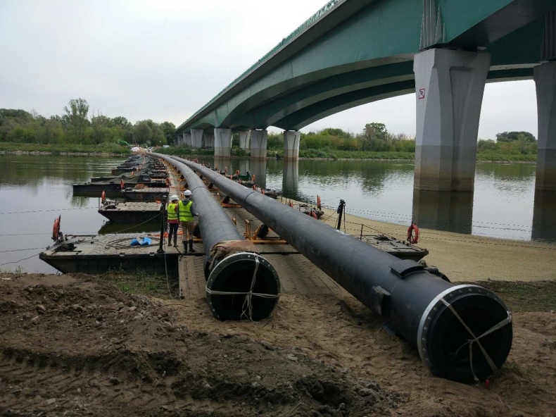 W sobotę po południu rozpoczną się próby ciśnieniowe rurociągu na moście pontonowym - GospodarkaMorska.pl