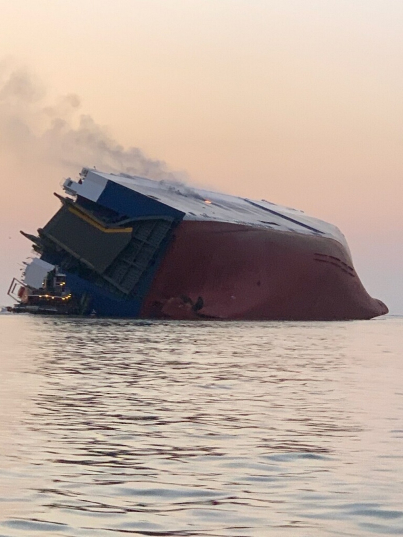 Uratowano wszystkich członków załogi południowokoreańskiego statku (wideo) - GospodarkaMorska.pl