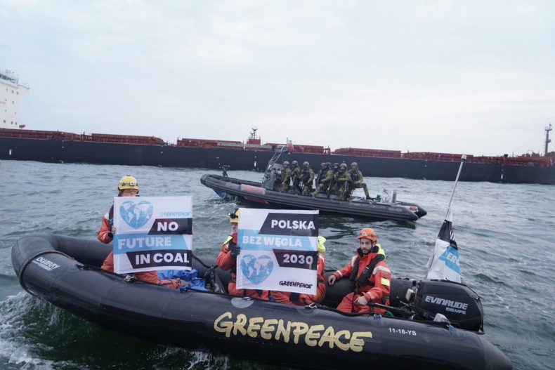 Interwencja straży granicznej na statku Greenpeace w Porcie Gdańsk (wideo) - GospodarkaMorska.pl