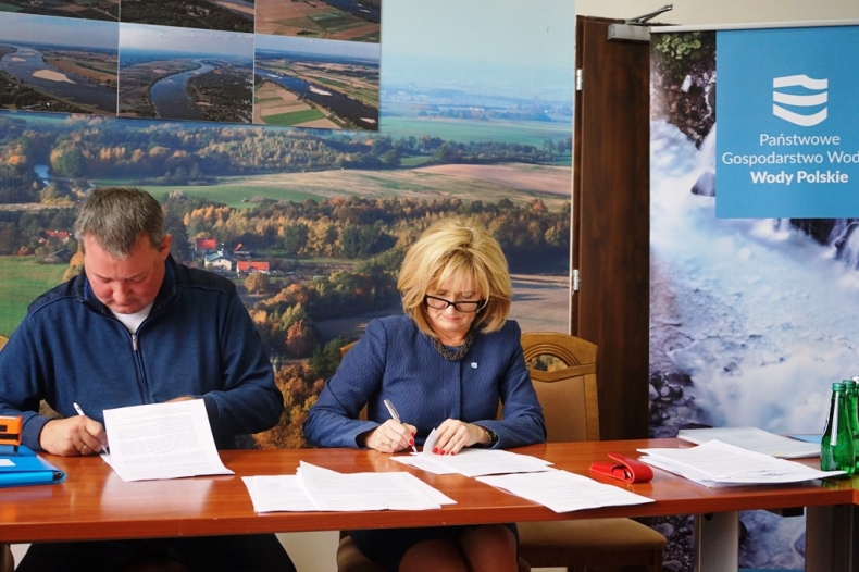 Podpisanie dwóch umów na odbudowę ostróg na Wiśle - GospodarkaMorska.pl