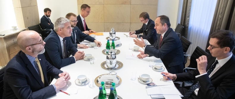 Szymański: Jedynym możliwym krokiem naprzód przedstawienie przez Brytyjczyków konkretnych propozycji ws. backstopu - GospodarkaMorska.pl