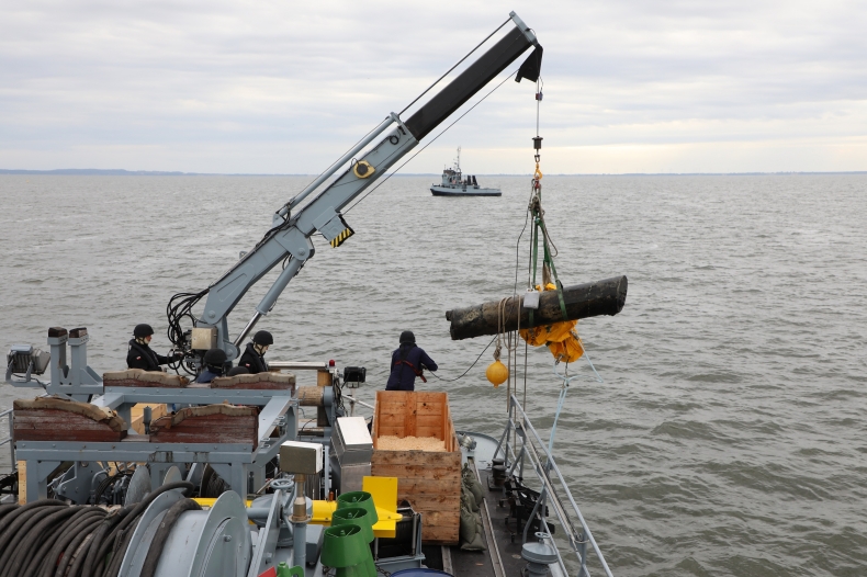 Odwołano akcję wydobycia niewybuchów z toru wodnego Szczecin-Świnoujście - GospodarkaMorska.pl