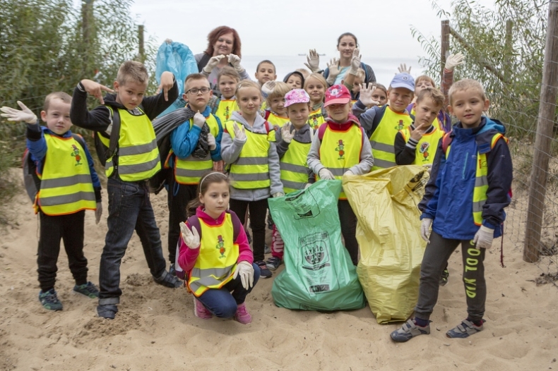 Sprzątanie Świata na gdańskich plażach - GospodarkaMorska.pl