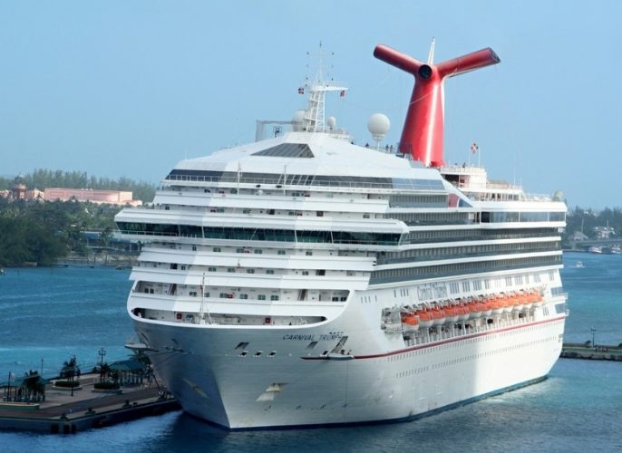 Wycieczkowiec Carnival Cruise uszkodzony podczas tranzytu Kanałem Panamskim - GospodarkaMorska.pl