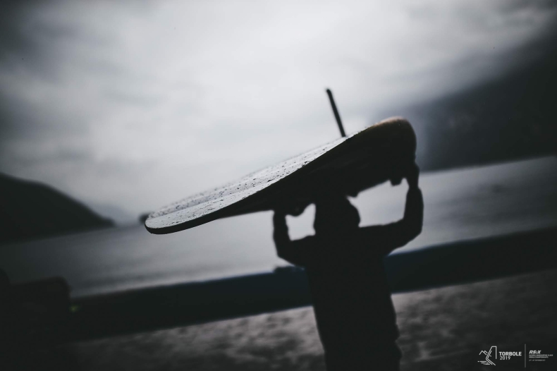 MŚ w klasie RS:X: Klepacka trzecia po pierwszym dniu na Gardzie - GospodarkaMorska.pl