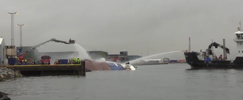 Płonący w Norwegii trawler zatonął. Jest groźba eksplozji - GospodarkaMorska.pl