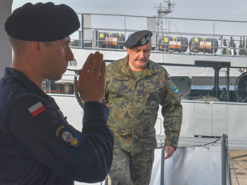 Odprawa DGRSZ w 3. Flotylli Okrętów w Gdyni - GospodarkaMorska.pl