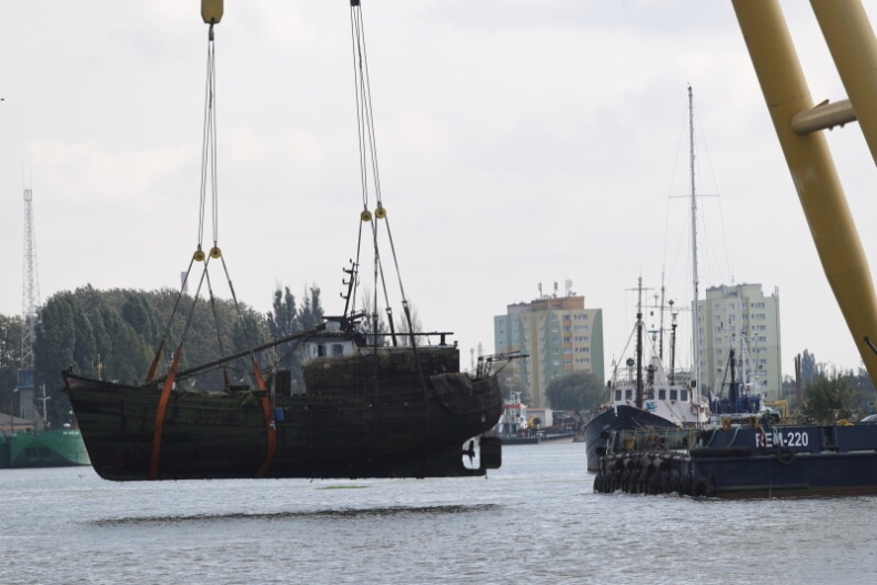 Rzeczoznawca wyceni wartość wraku wydobytego z gdańskiej mariny - GospodarkaMorska.pl