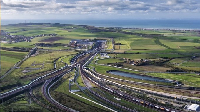 Pracodawcy: Brexit bez umowy to miliardy strat dla francuskich przedsiębiorstw - GospodarkaMorska.pl