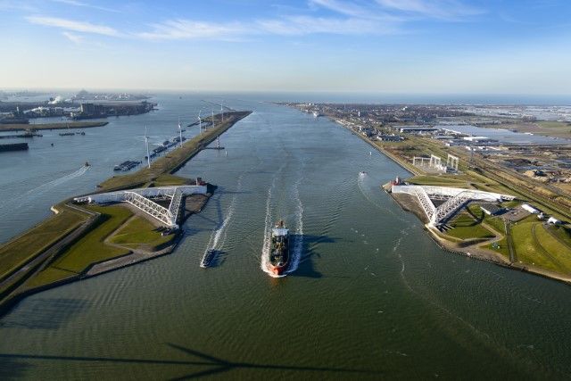 Największy europejski port gotowy na przyjęcie morskich gigantów (wideo) - GospodarkaMorska.pl