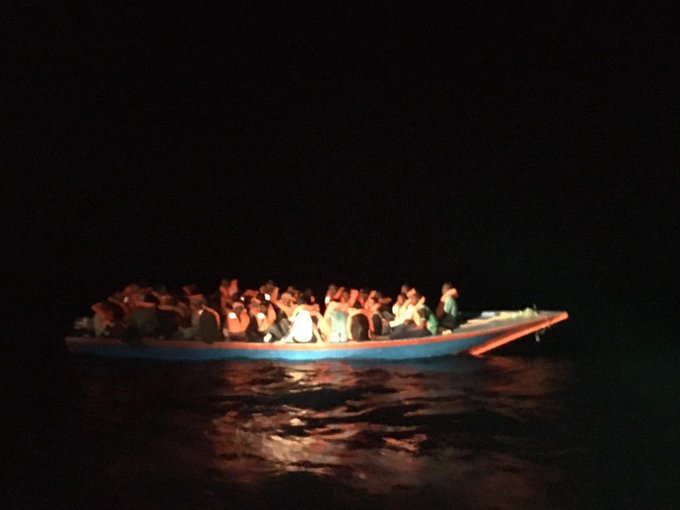 Włochy: Po katastrofie łodzi z migrantami znaleziono ciała 13 kobiet - GospodarkaMorska.pl