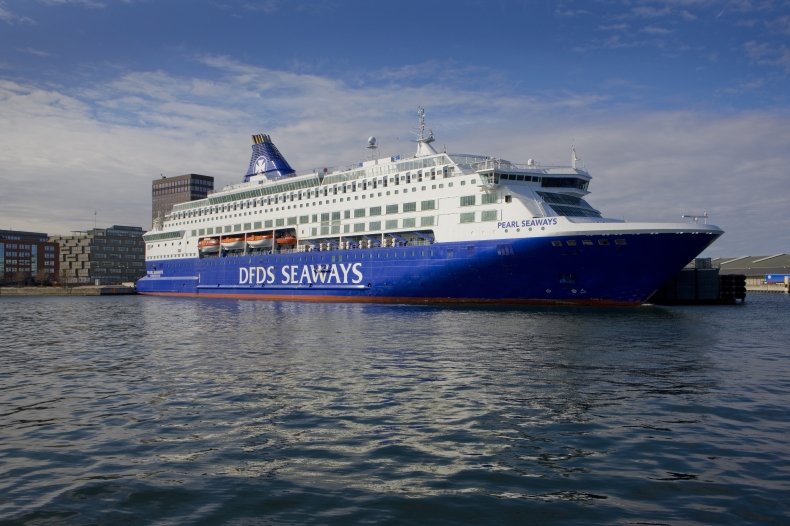 Duńczycy chcą ograniczyć emisję spalin podczas postoju statków w portach - GospodarkaMorska.pl