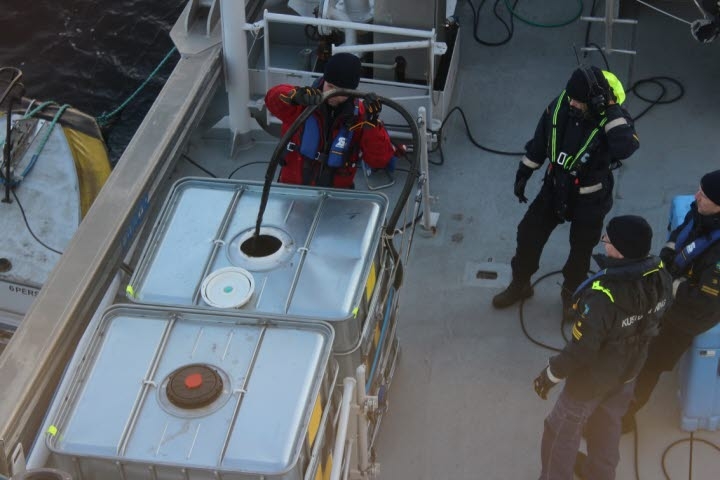 Szwecja: wrak statku ro-ro zostanie oczyszczony z ropy - GospodarkaMorska.pl