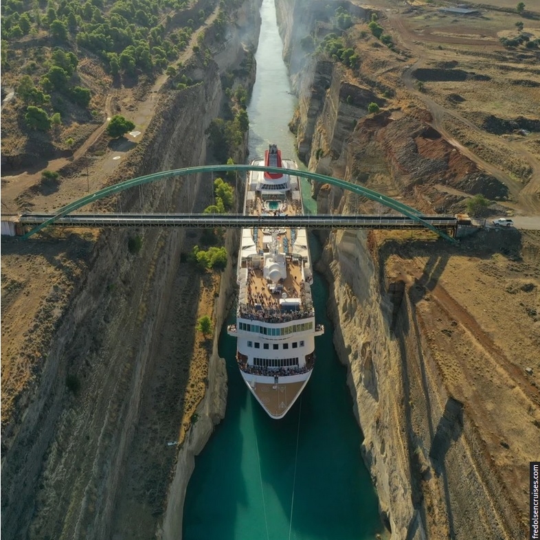 Rekord pobity! Zobacz, jak największy do tej pory wycieczkowiec przepływa przez Kanał Koryncki (wideo) - GospodarkaMorska.pl