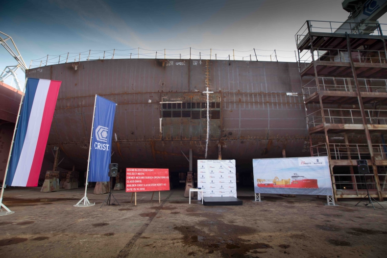 Stocznia Crist: Grand block ceremony na jednostkę Nexans Aurora - GospodarkaMorska.pl