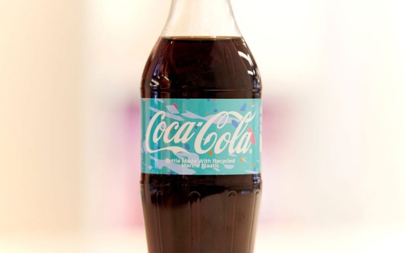 Recykling z Coca-Colą. Butelka z plastiku wyłowionego z Morza Śródziemnego (wideo) - GospodarkaMorska.pl