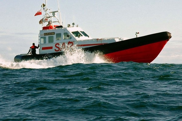 Zakończyła się akcja ratownicza czteroosobowej załogi tonącego kutra - GospodarkaMorska.pl