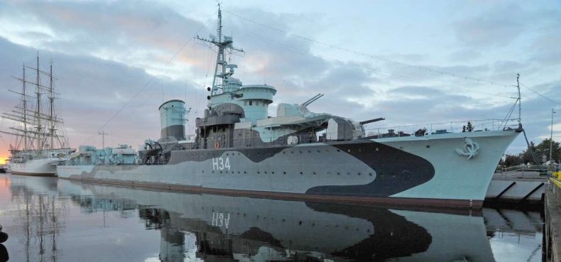 Marynarze uratowali tonącą kobietę - GospodarkaMorska.pl