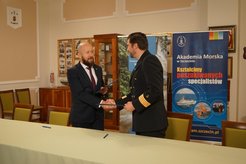 Wody Polskie i Akademia Morska będą bliżej współpracować. Wymiana kadr i wspólne badania naukowe - GospodarkaMorska.pl
