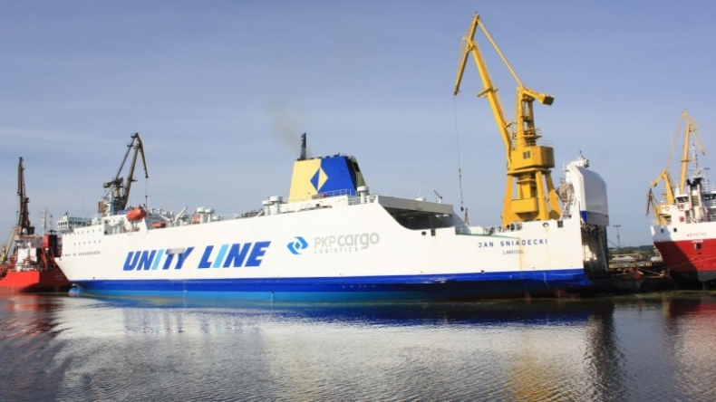 Uszkodzony prom Jan Śniadecki jest już w Polsce! [wideo] - GospodarkaMorska.pl