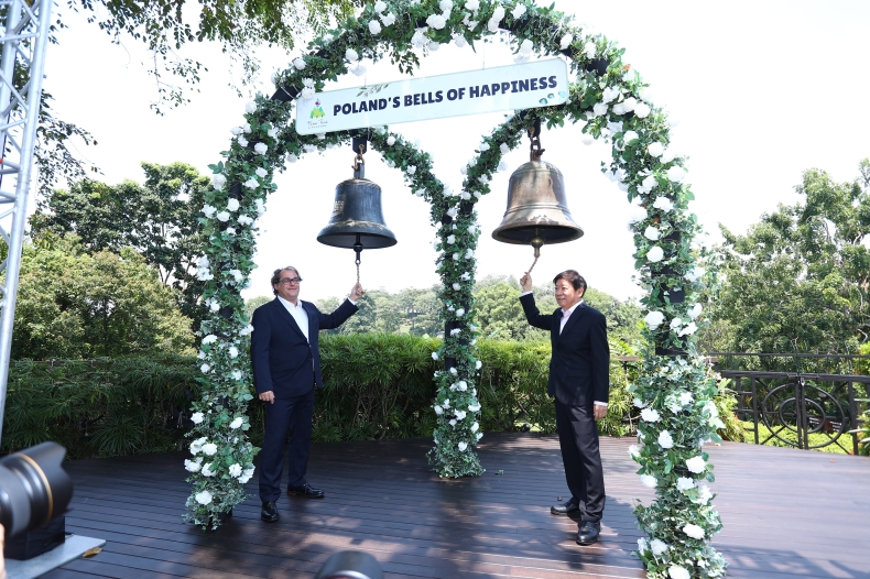 W Singapurze odsłonięto pamiątkowy dzwon „Dar Młodzieży” - GospodarkaMorska.pl