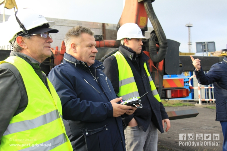 Manewry jednostek bezzałogowych w Porcie Gdynia (wideo) - GospodarkaMorska.pl
