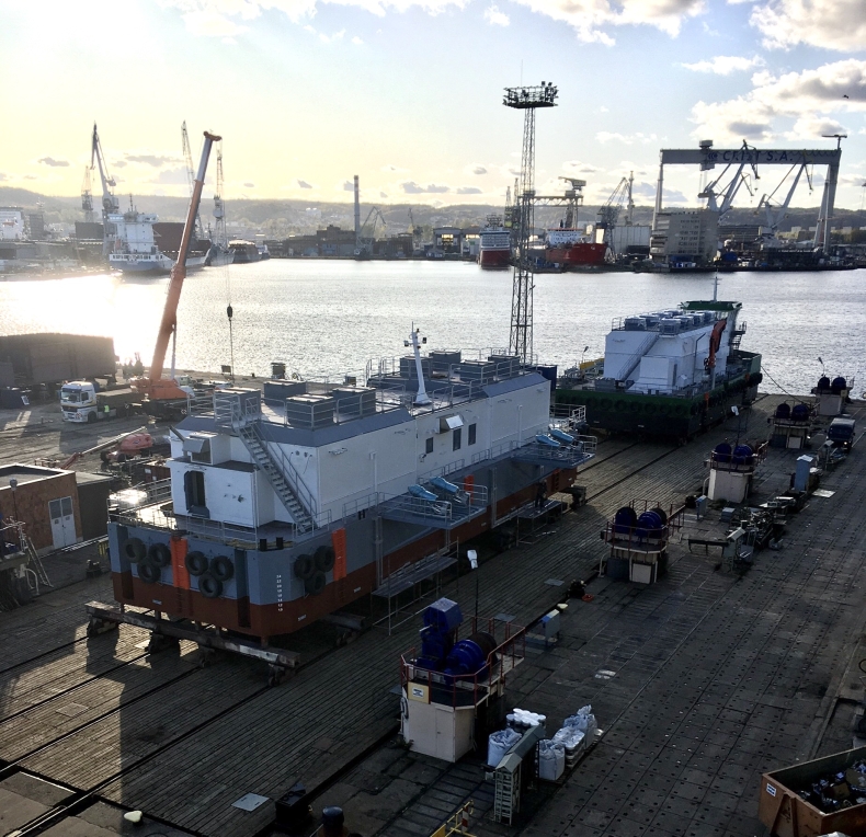 Podwójne wodowanie w Stal Complex - GospodarkaMorska.pl