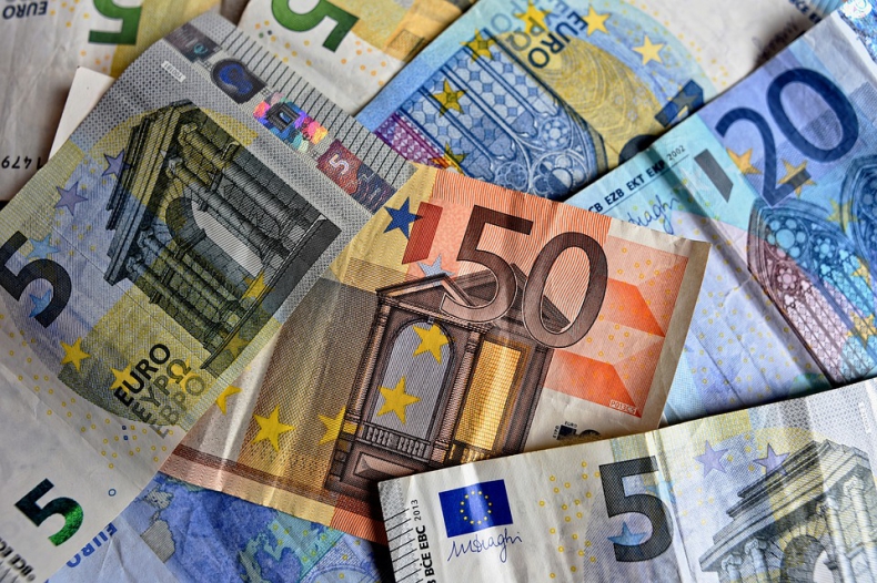 Komisja Europejska zwraca uwagę na czynniki ryzyka dla PKB w strefie euro - GospodarkaMorska.pl
