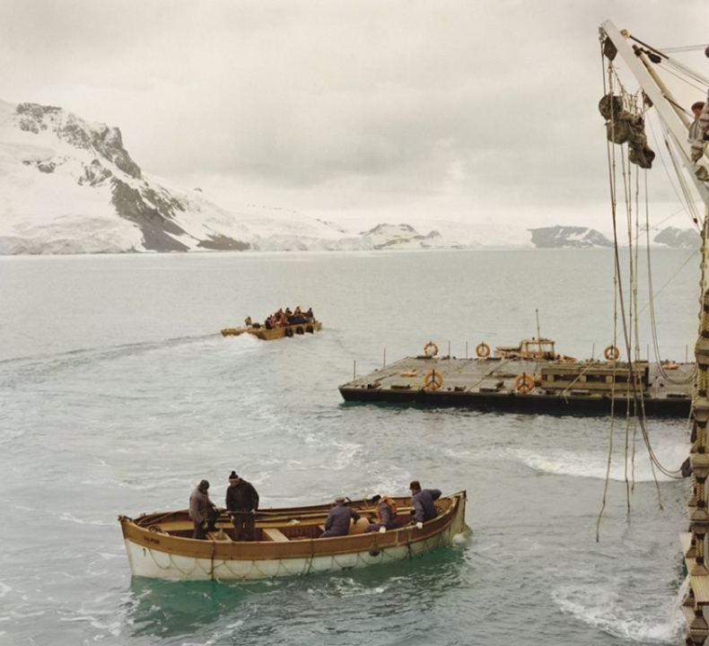 Polskie wyprawy na Antarktydę w fotograficznej opowieści - GospodarkaMorska.pl