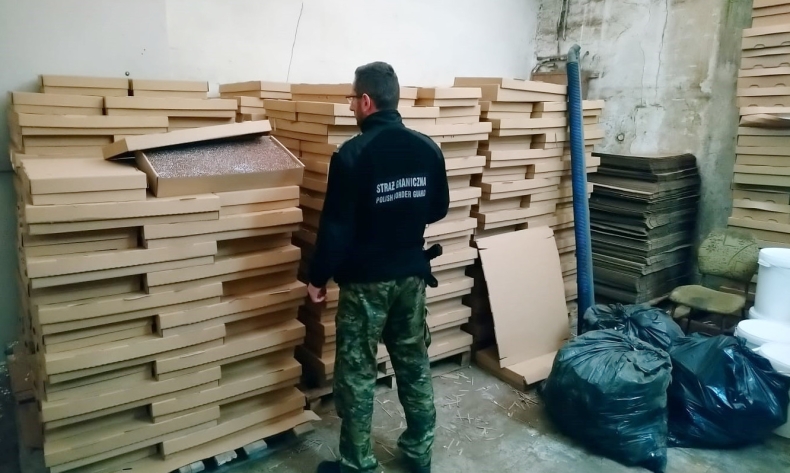 Morska Straż Graniczna zlikwidowała linię produkcyjną nielegalnych papierosów (wideo) - GospodarkaMorska.pl