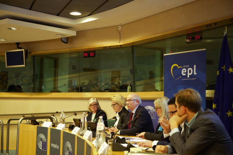 Bałtyk może łączyć. O współpracy regionu Morza Bałtyckiego w Brukseli (foto) - GospodarkaMorska.pl