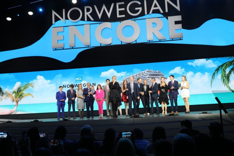 Norwegian Cruise Line ochrzciło nowy statek (wideo) - GospodarkaMorska.pl