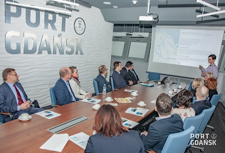 Inwestycje w Porcie Gdańsk. Wizyta studyjna INEA i Ministerstwa Funduszy i Polityki Regionalnej - GospodarkaMorska.pl