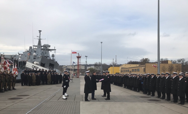 Błaszczak: ORP Ślązak jest dowodem, że polskie stocznie mogą budować okręty - GospodarkaMorska.pl