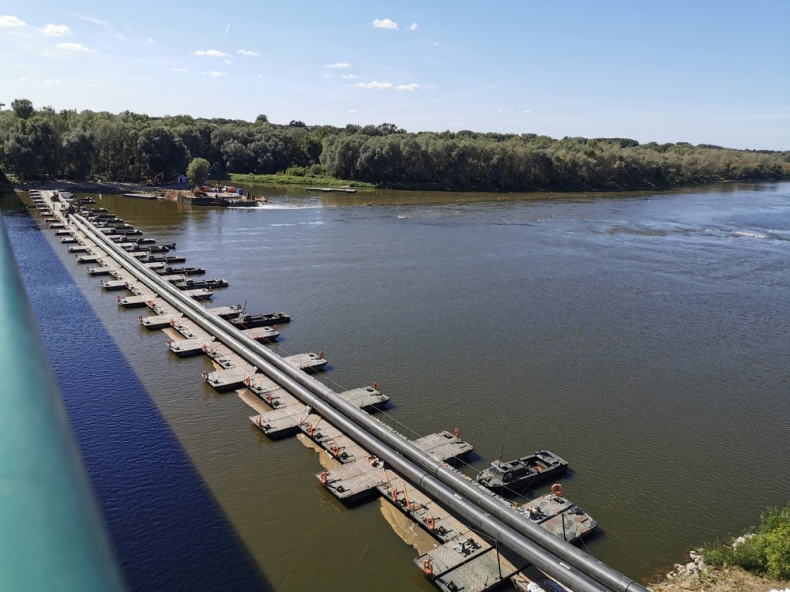MON zapłacił 200 tys. zł za budowę i rozbiórkę mostu pontonowego przez Wisłę - GospodarkaMorska.pl