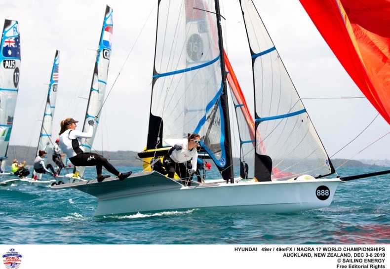 Pierwsze wyścigi finałowe MŚ klas 49er i 49erFX za nami - GospodarkaMorska.pl