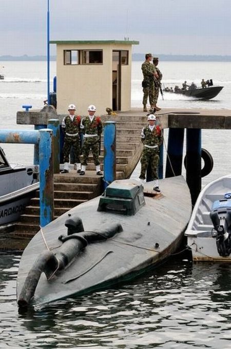 Peru: Straż przybrzeżna przechwyciła łódź podwodną z ponad toną kokainy - GospodarkaMorska.pl