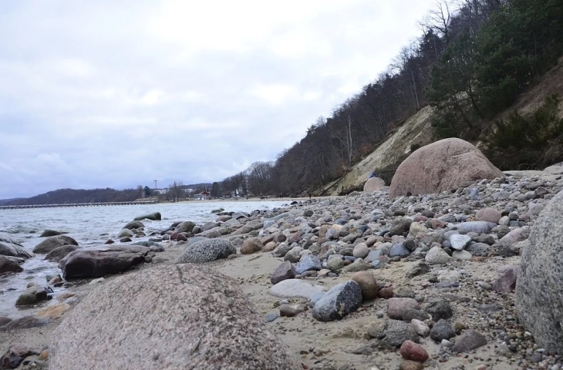 Holownik utknął na mieliźnie w Gdyni - GospodarkaMorska.pl