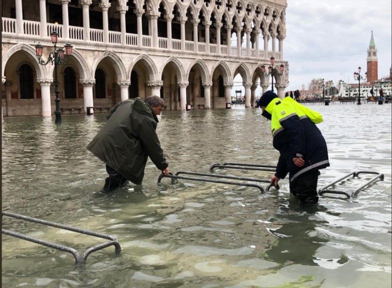Ponad 3 mln euro strat w bazylice św. Marka w Wenecji po powodzi - GospodarkaMorska.pl