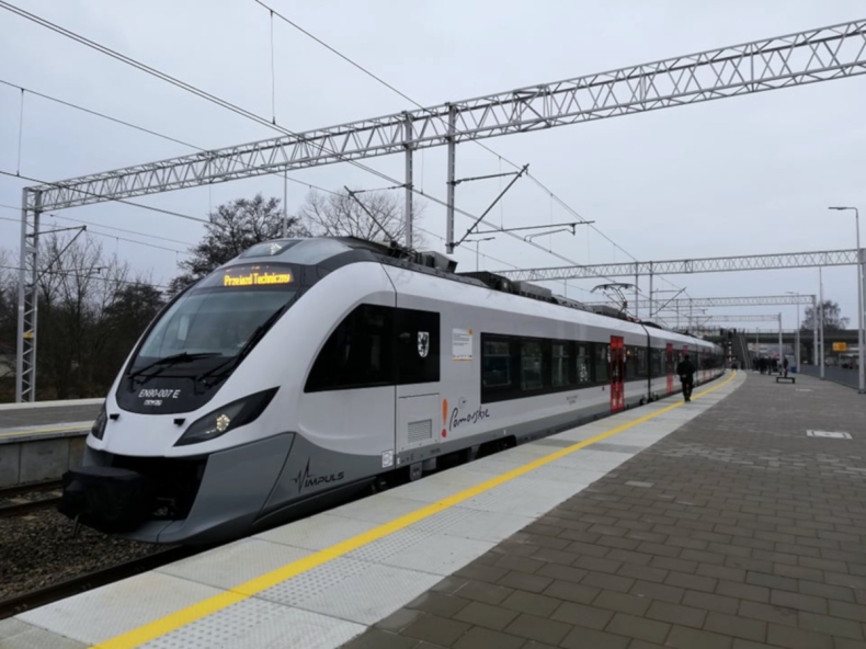 W 20 minut ze Słupska nad morze. Zmodernizowaną trasą przejechał pierwszy pociąg - GospodarkaMorska.pl