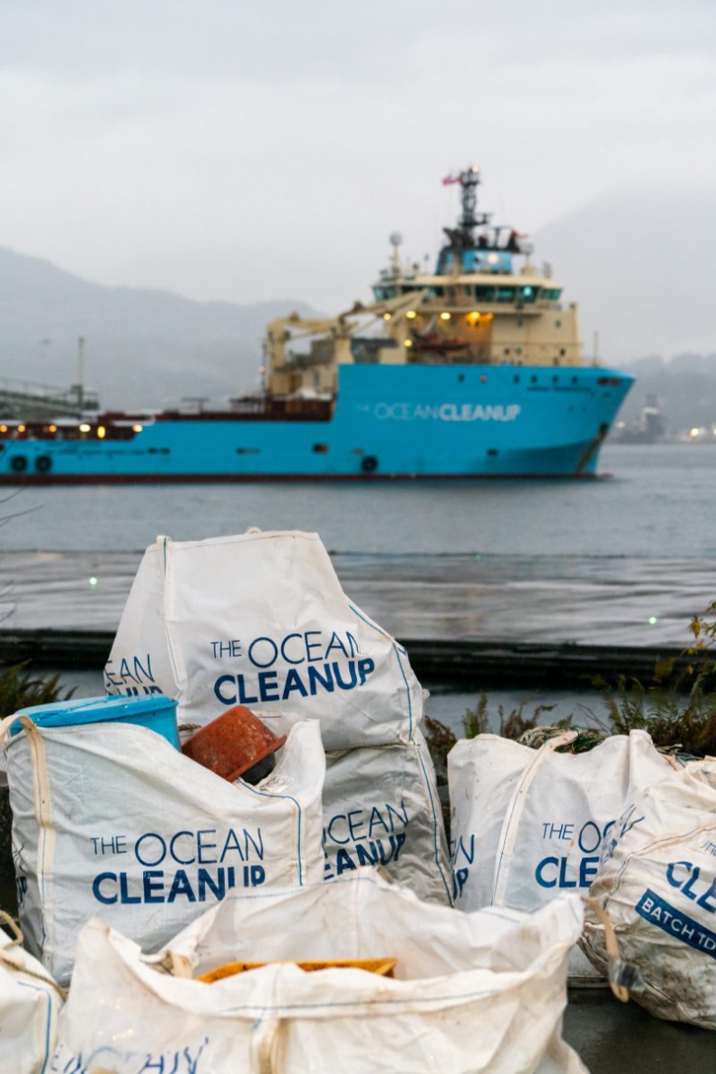 Ocean Cleanup przeniósł pierwszą dostawę plastiku na brzeg i przygotowuje nowy projekt - GospodarkaMorska.pl