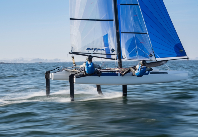 Polacy w mistrzostwach Europy juniorów klas 49er i Nacra 17 - GospodarkaMorska.pl