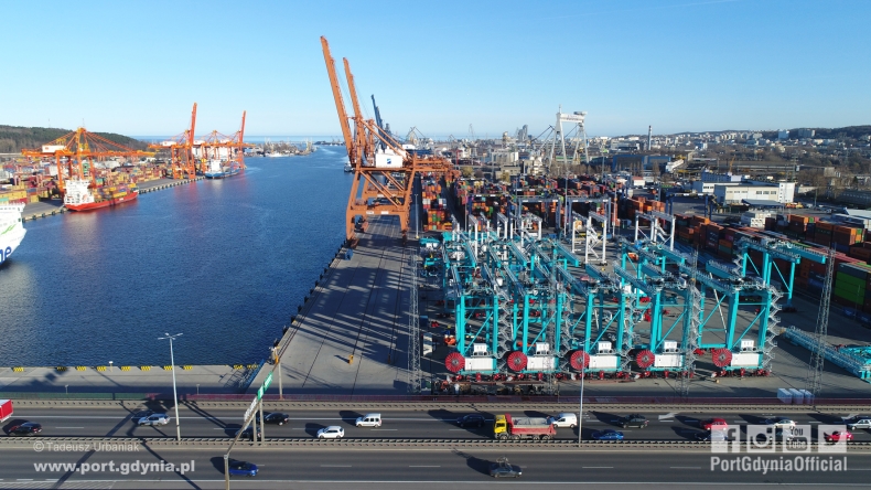 86 suwnic z Gdyni trafi do amerykańskich terminali kontenerowych - GospodarkaMorska.pl