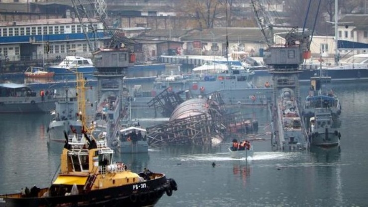 Na Krymie zatonął dok pływający z okrętem podwodnym - GospodarkaMorska.pl