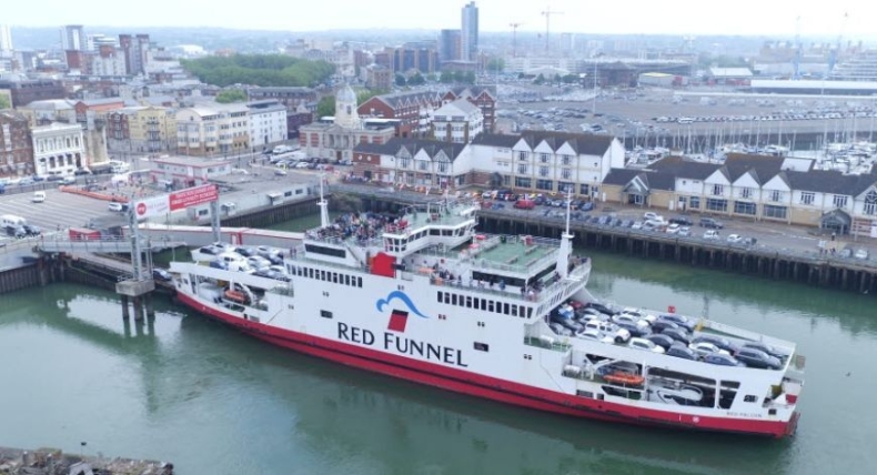 Kapitan promu Red Funnel oczyszczony z zarzutów - GospodarkaMorska.pl