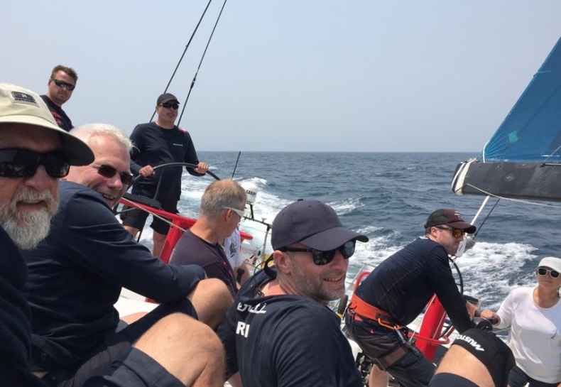 Regaty Sydney-Hobart - polski jacht dziewiąty po ośmiu godzinach, prowadzi Comanche - GospodarkaMorska.pl