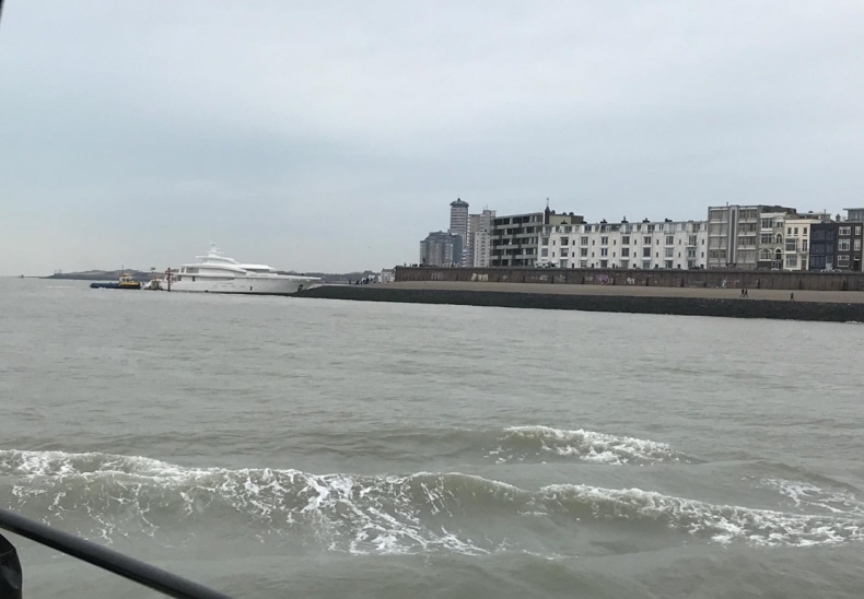 Superjacht z Gdyni uszkodzony. Niebezpieczny incydent w Holandii (wideo) - GospodarkaMorska.pl