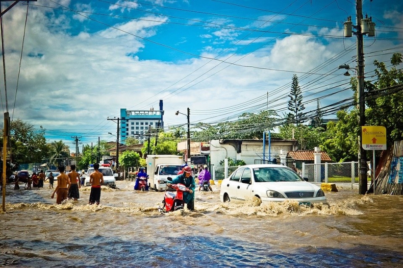 Indonezja: w powodzi zginęły 53 osoby - GospodarkaMorska.pl