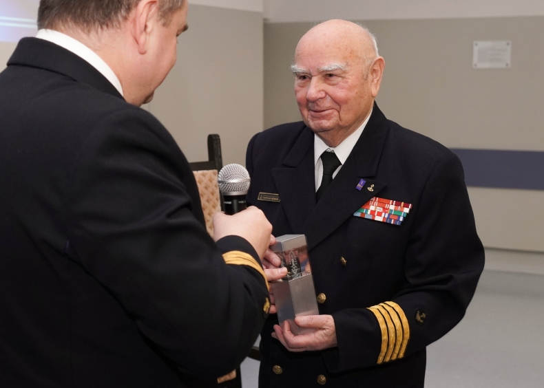 90 lat profesora Walczaka w Akademii Morskiej w Szczecinie - GospodarkaMorska.pl